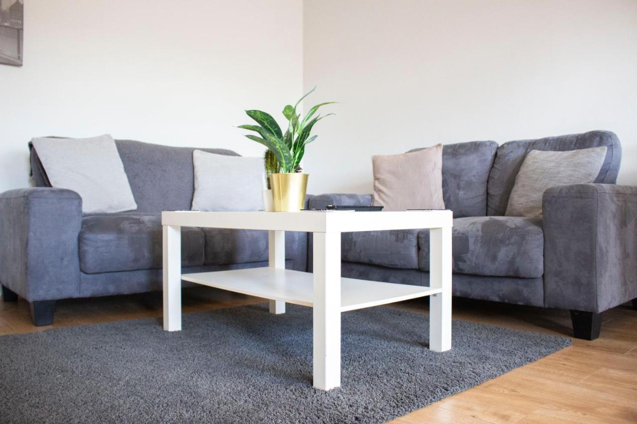 Large Ground Floor Pet Friendly 2 Bedroom Apartment With Free Parking 拉夫堡 外观 照片