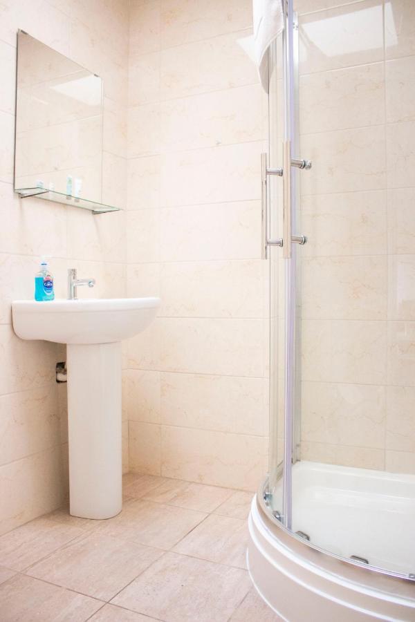 Large Ground Floor Pet Friendly 2 Bedroom Apartment With Free Parking 拉夫堡 外观 照片